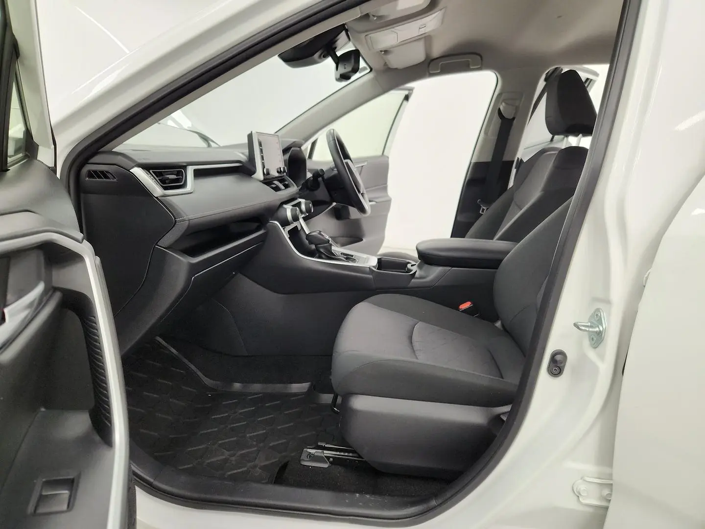 2020 Toyota RAV4 Gallery Image 18