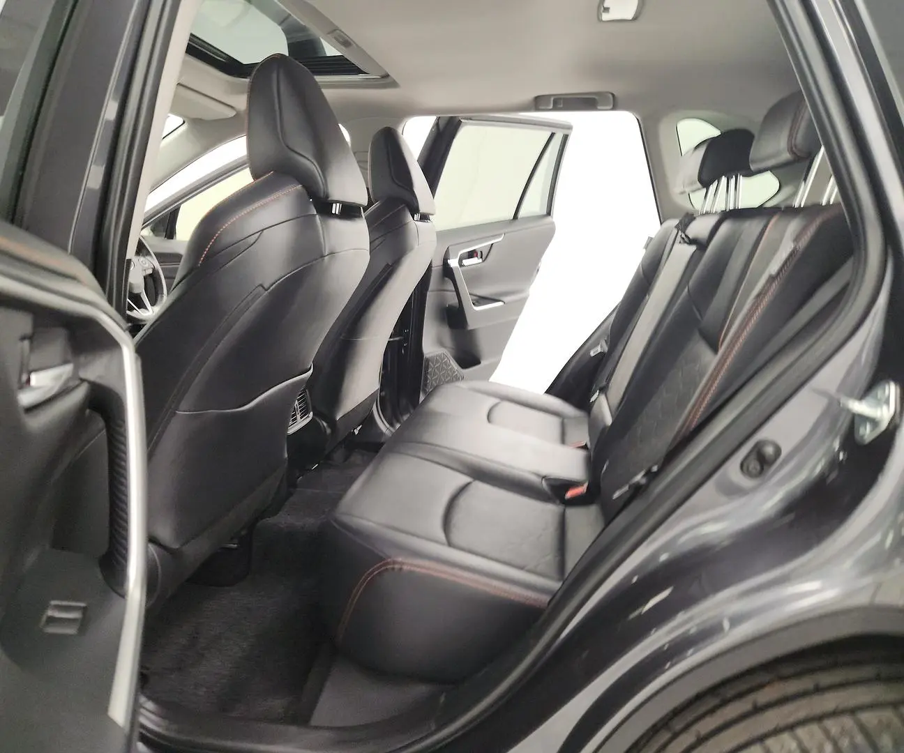 2019 Toyota RAV4 Gallery Image 18
