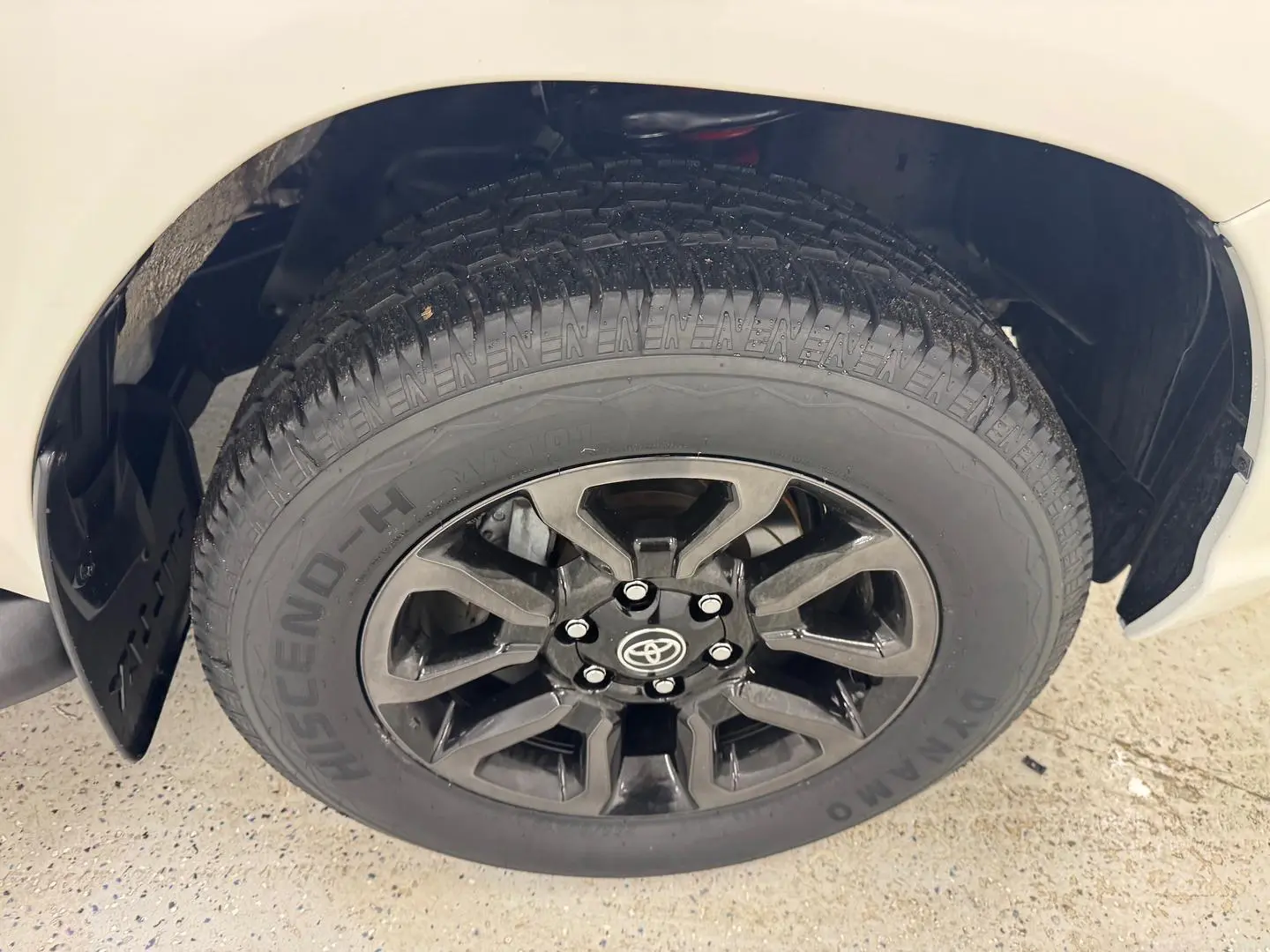 2019 Toyota Hilux Gallery Image 14