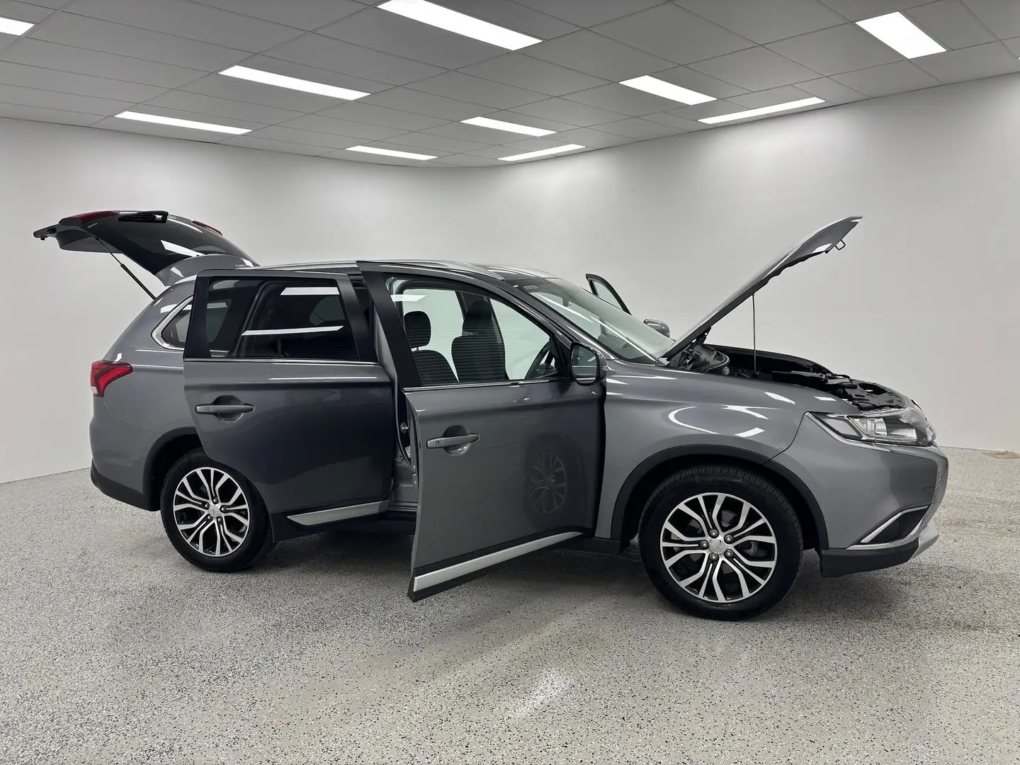 2017 Mitsubishi Outlander Gallery Image 9