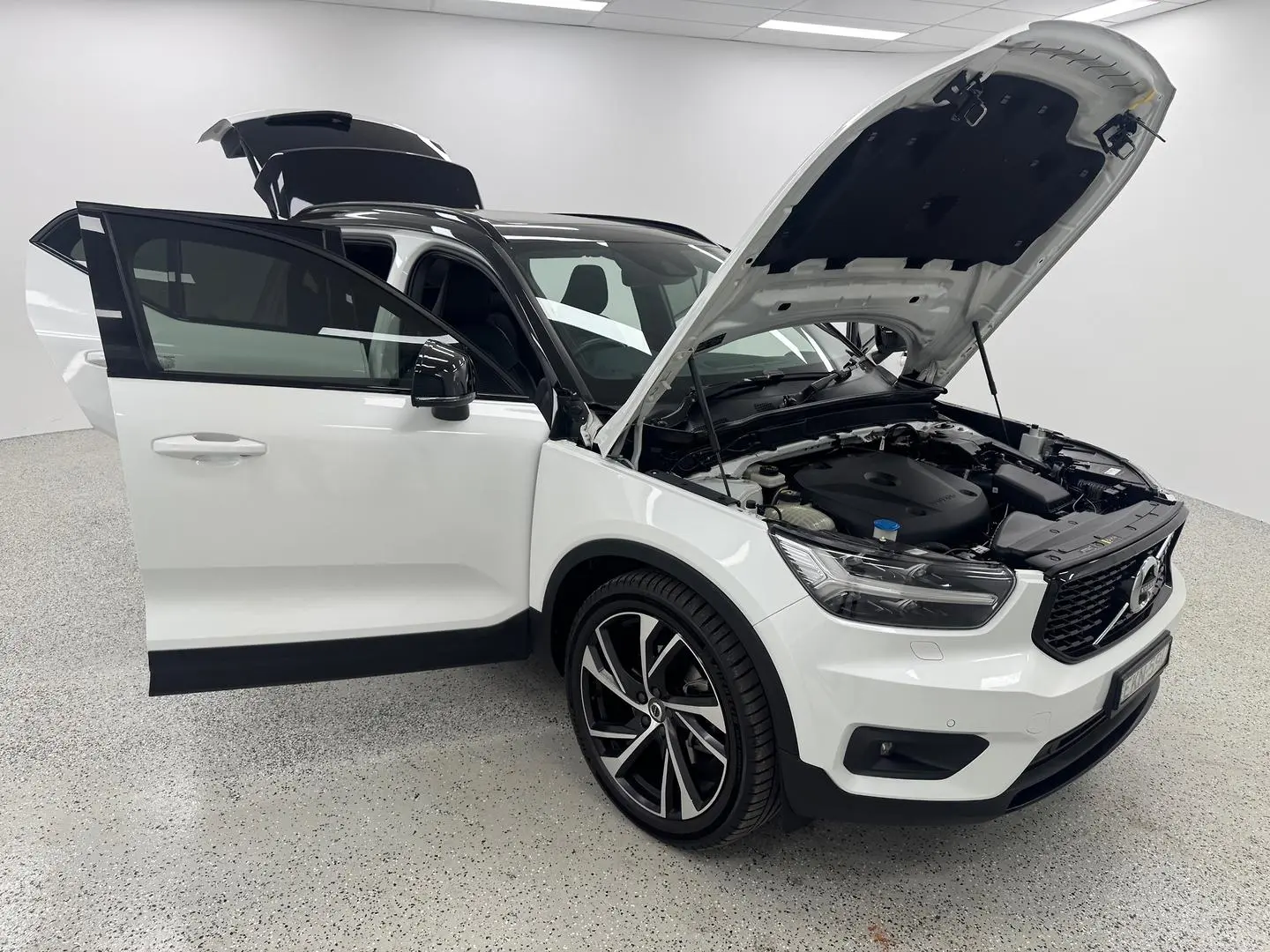 2020 Volvo XC40 Gallery Image 7