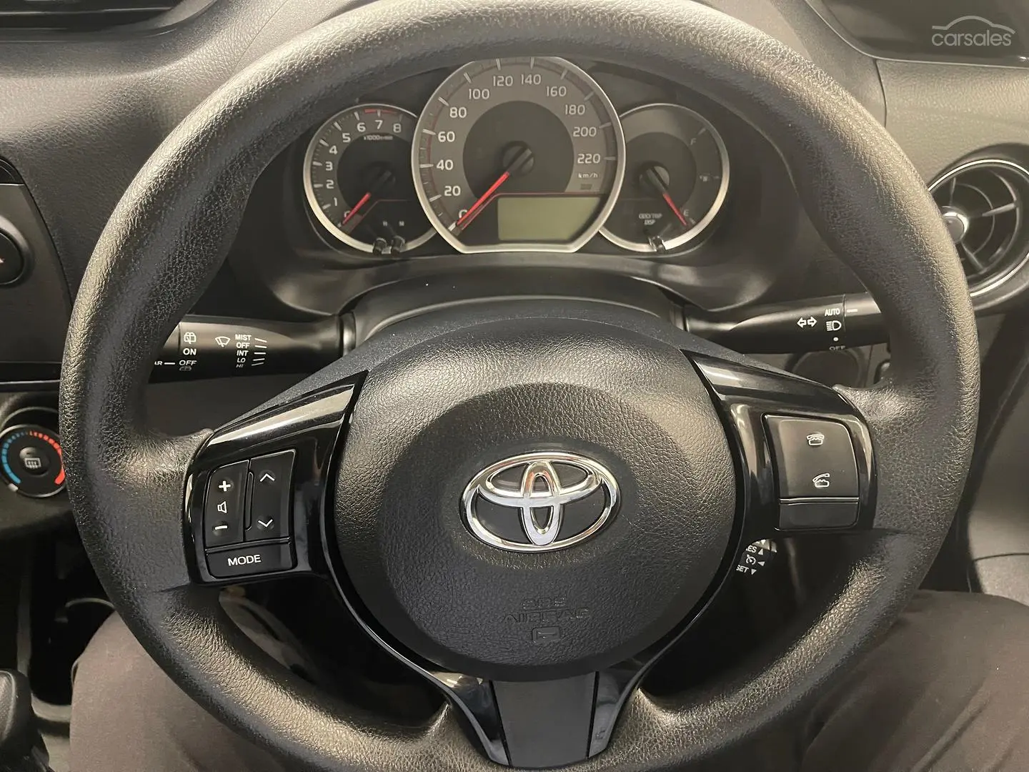 2020 Toyota Yaris Image 24