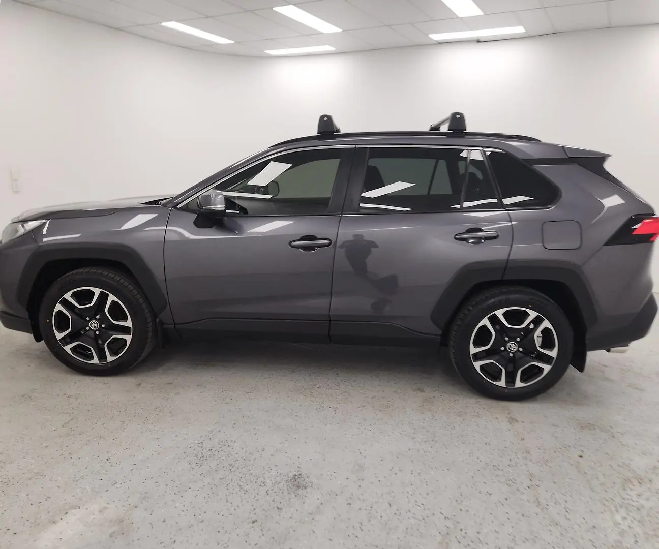 2019 Toyota RAV4 Gallery Image 5