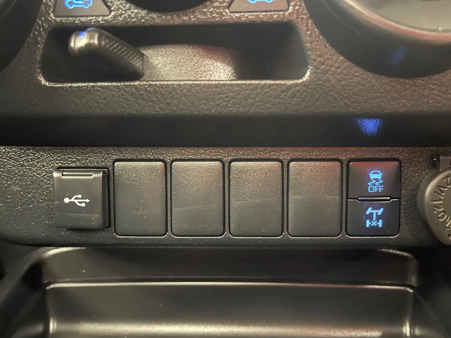 2024 Toyota Hilux Gallery Image 23