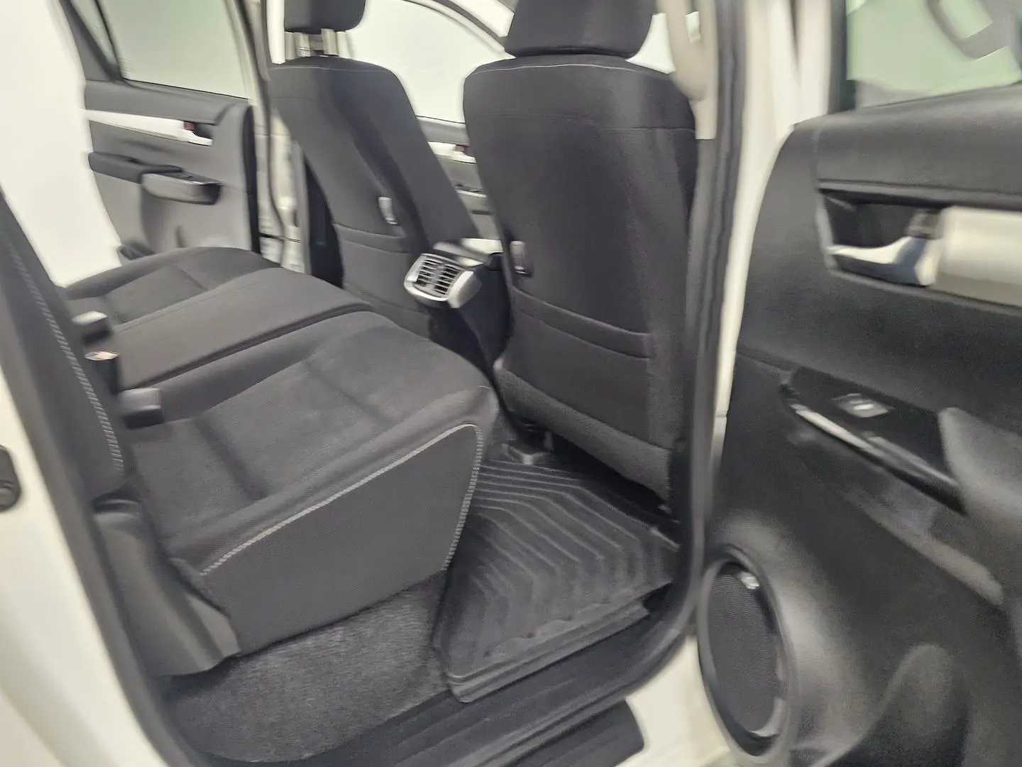 2021 Toyota Hilux Gallery Image 21