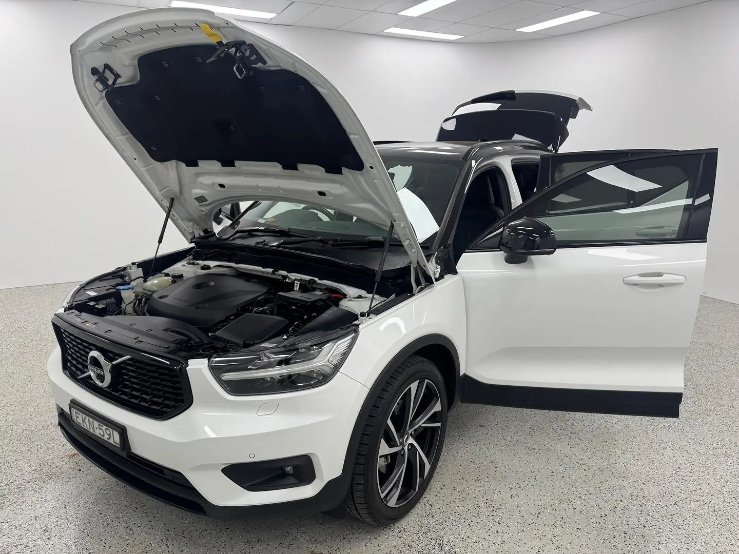 2020 Volvo XC40 Gallery Image 12
