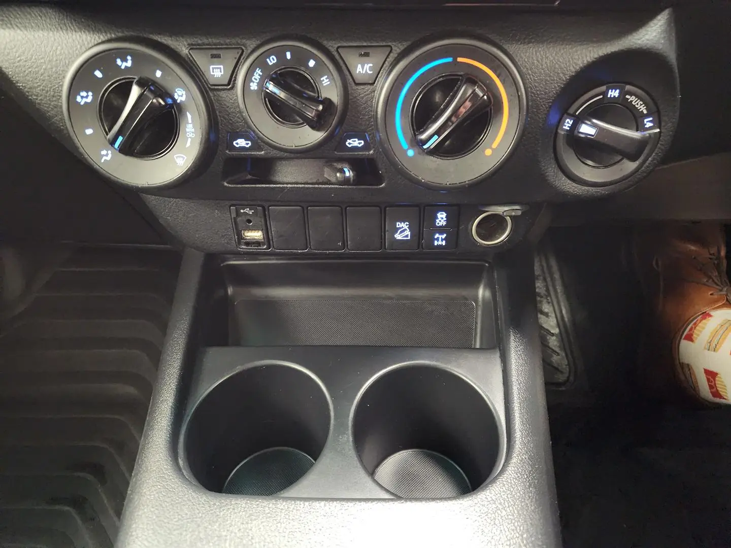 2021 Toyota Hilux Gallery Image 29