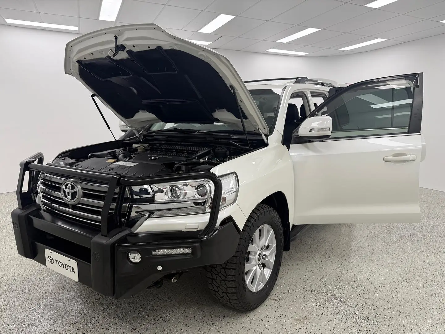 2019 Toyota Landcruiser Gallery Image 8