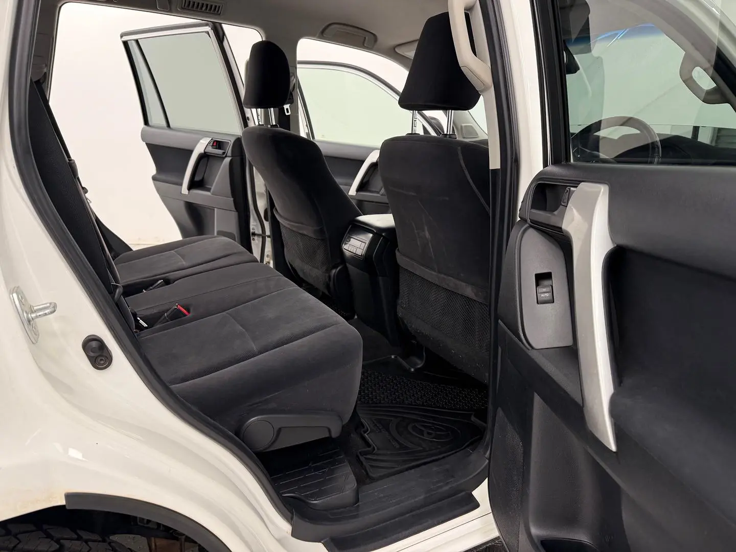 2020 Toyota Landcruiser Prado Gallery Image 16