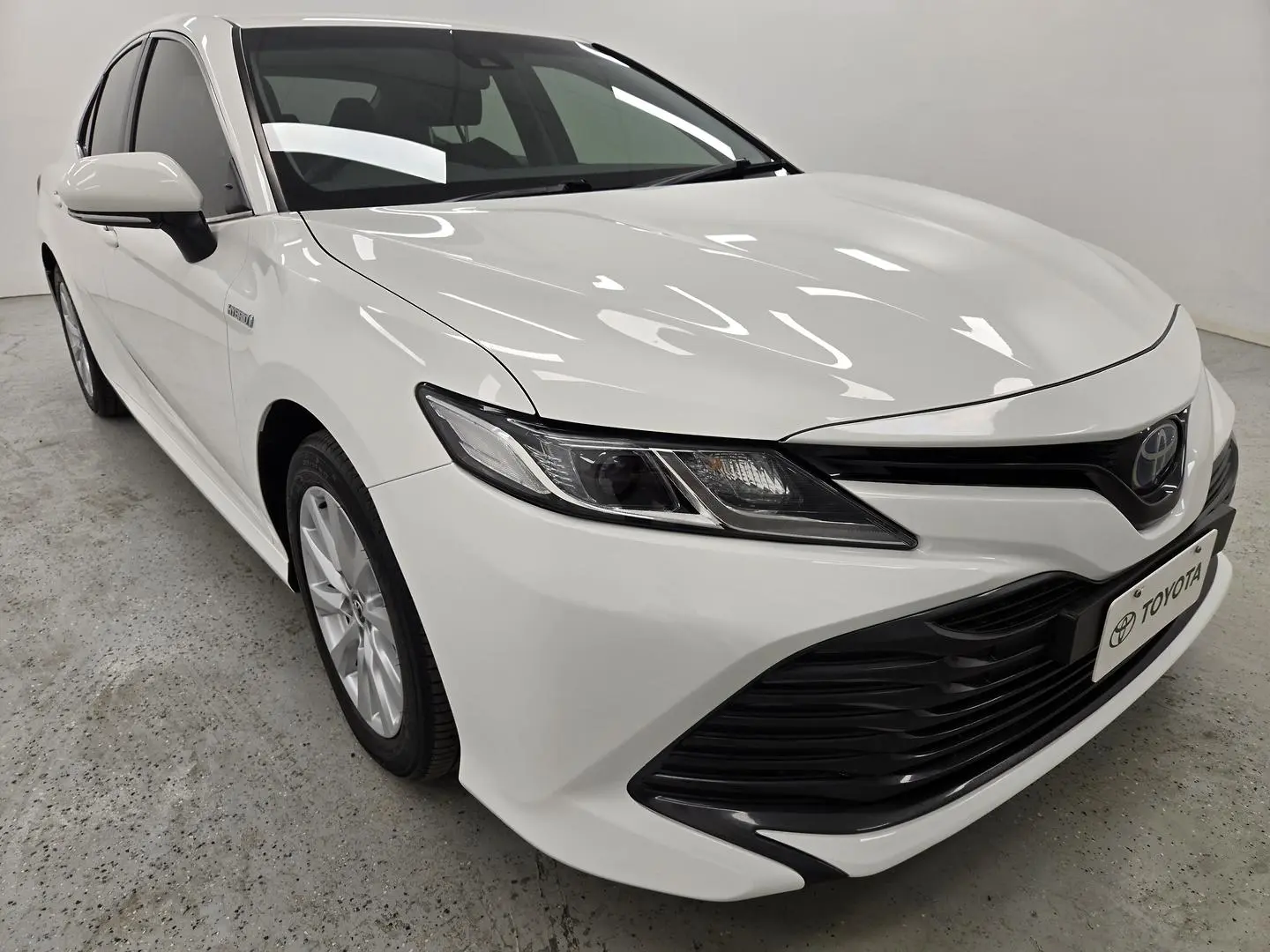 2019 Toyota Camry Gallery Image 1