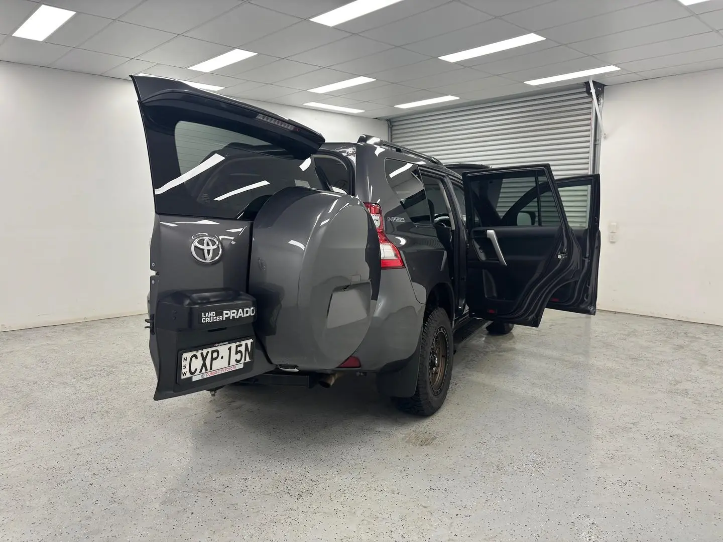 2015 Toyota Landcruiser Prado Gallery Image 10