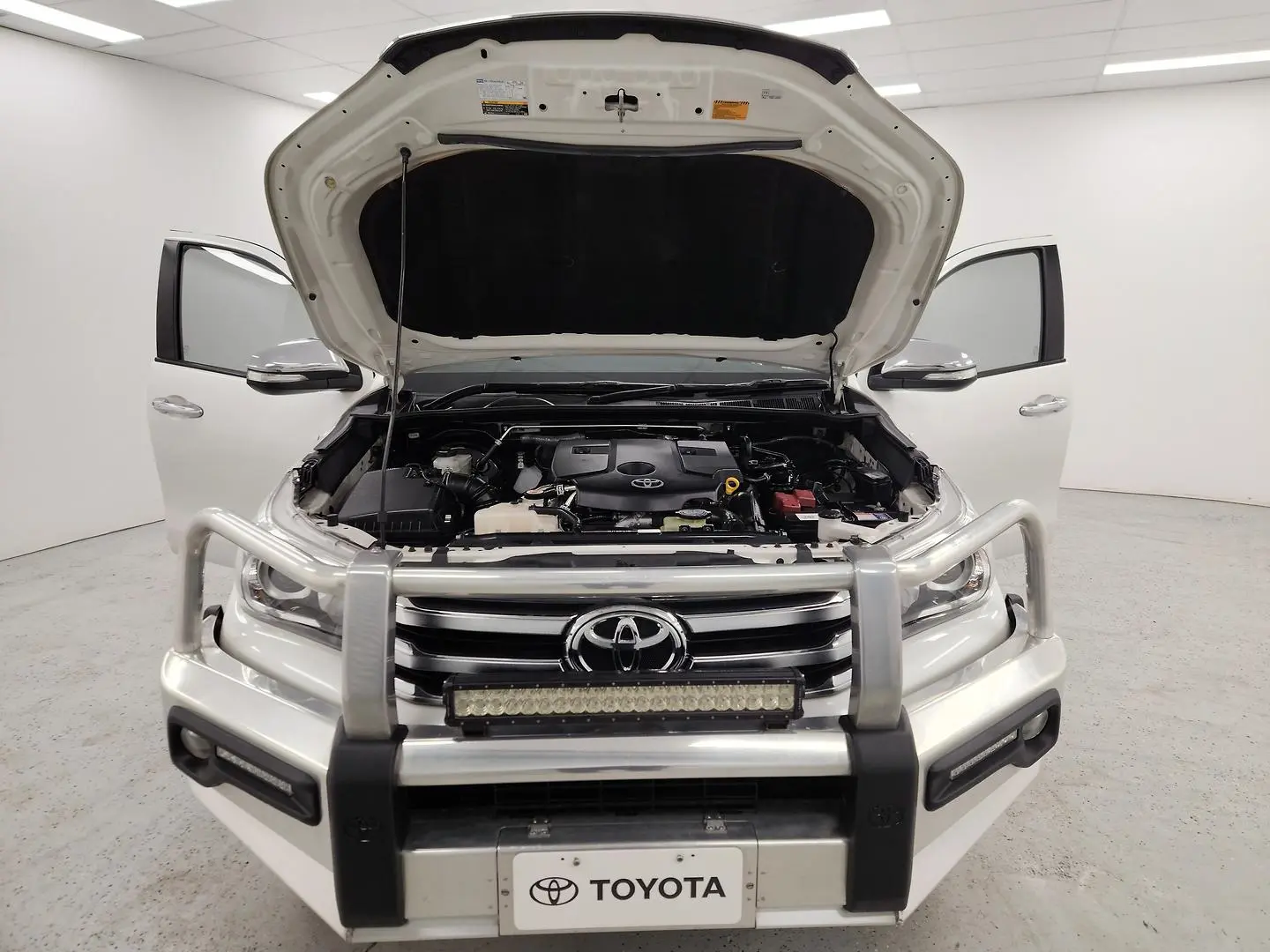 2017 Toyota Hilux Gallery Image 15