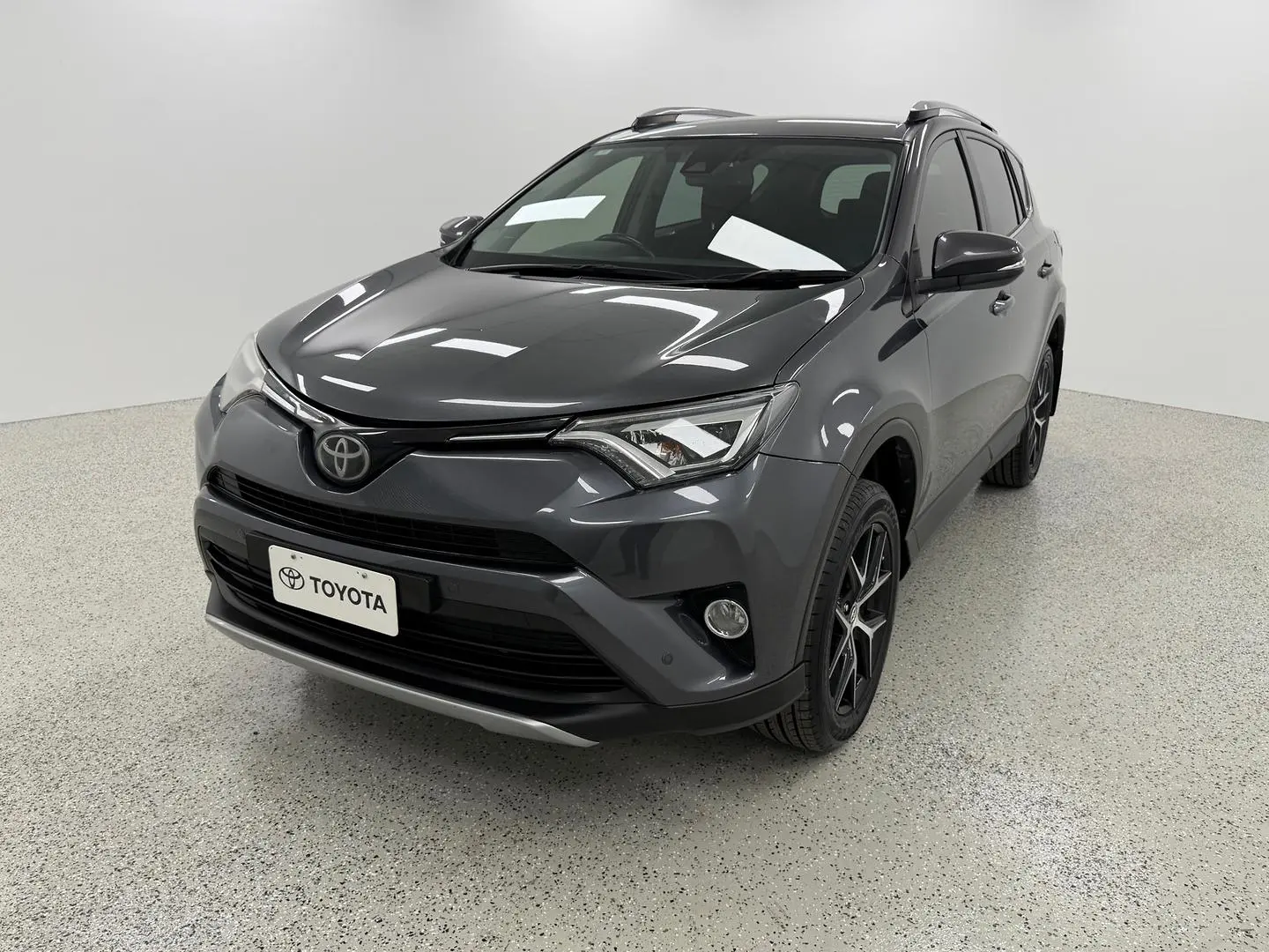 2018 Toyota RAV4 Gallery Image 10