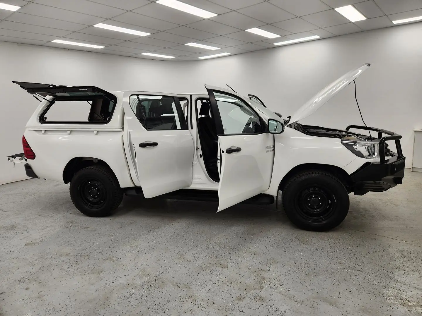 2018 Toyota Hilux Gallery Image 9