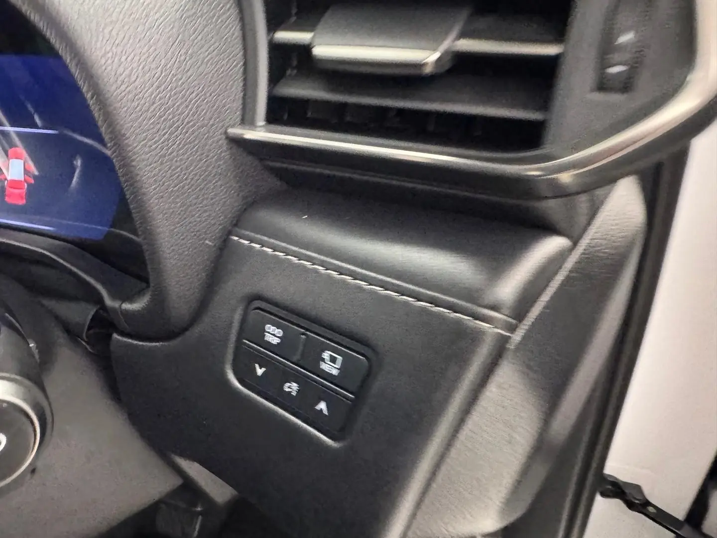2022 Lexus LX Gallery Image 26