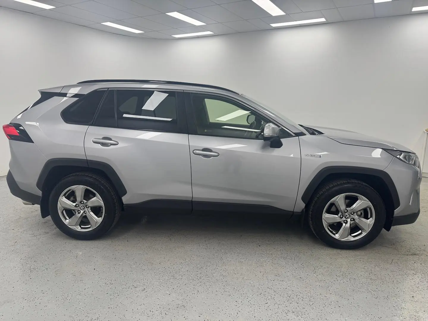 2020 Toyota RAV4 Gallery Image 2