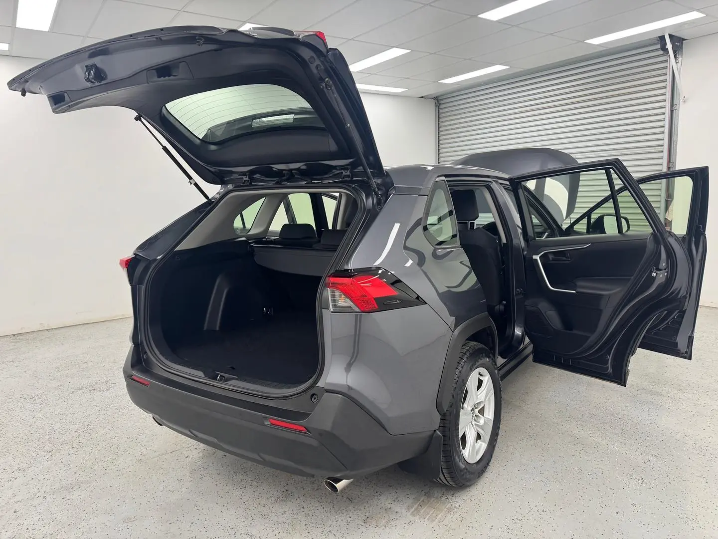 2019 Toyota RAV4 Gallery Image 9
