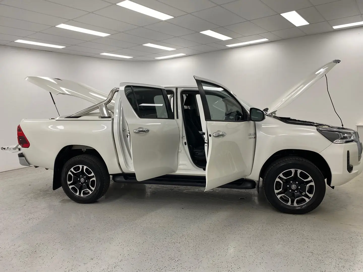 2021 Toyota Hilux Gallery Image 10