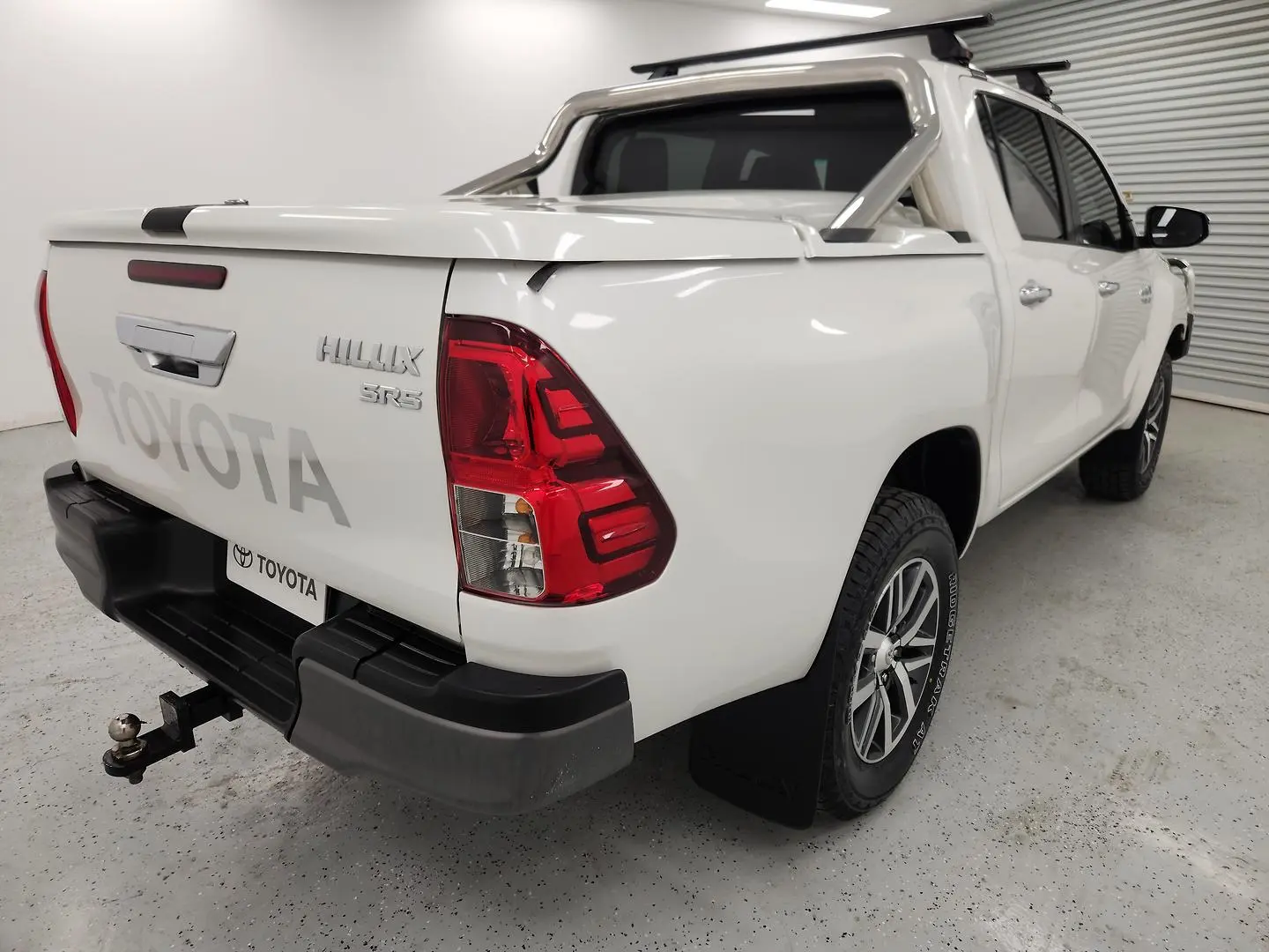 2017 Toyota Hilux Gallery Image 3