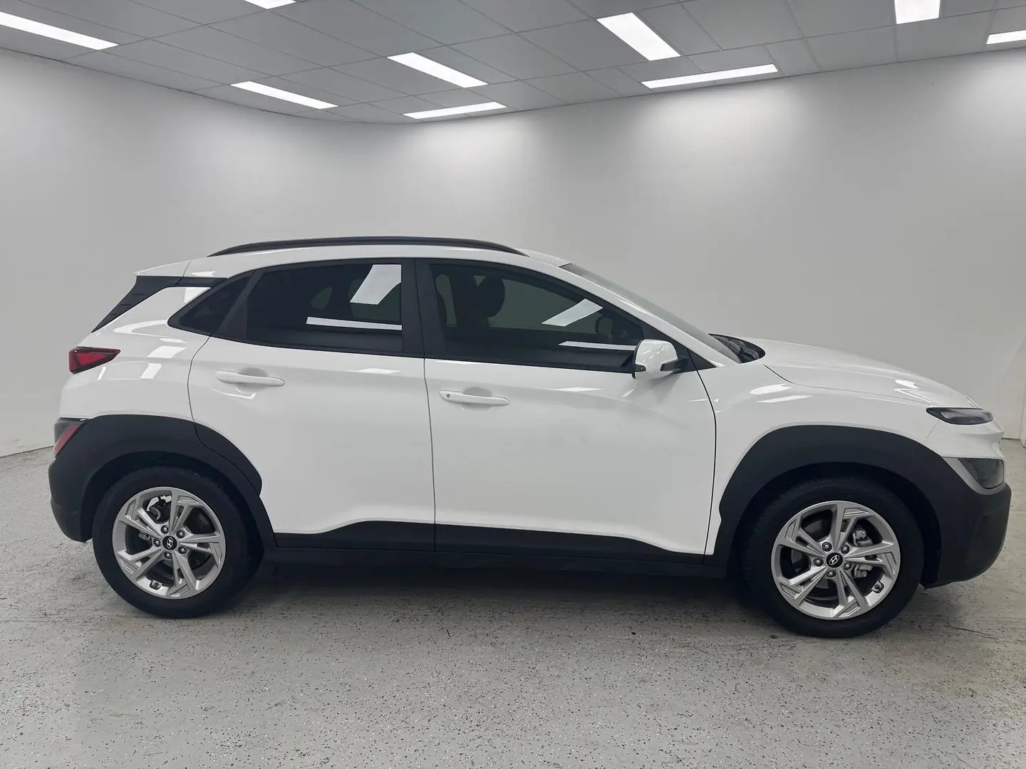 2022 Hyundai Kona Gallery Image 2