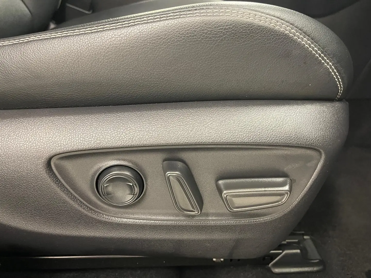 2022 Toyota RAV4 Gallery Image 23