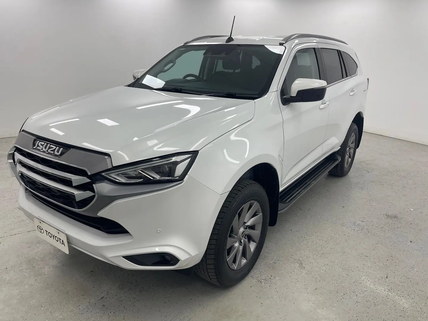 2021 Isuzu MU-X Gallery Image 7