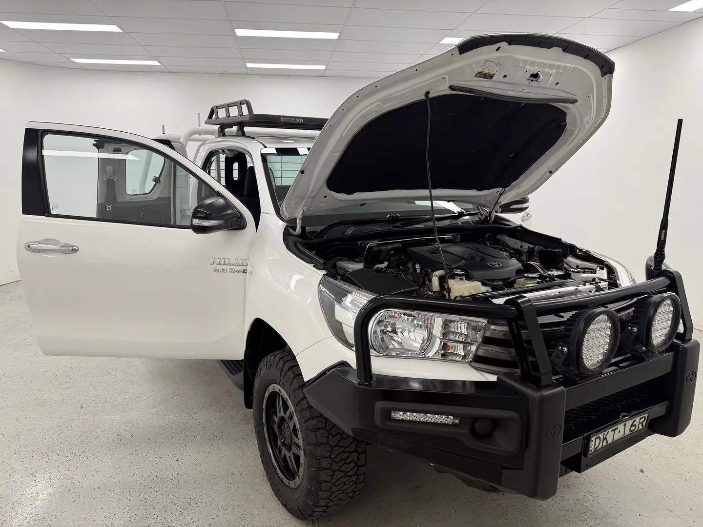 2016 Toyota Hilux Gallery Image 18