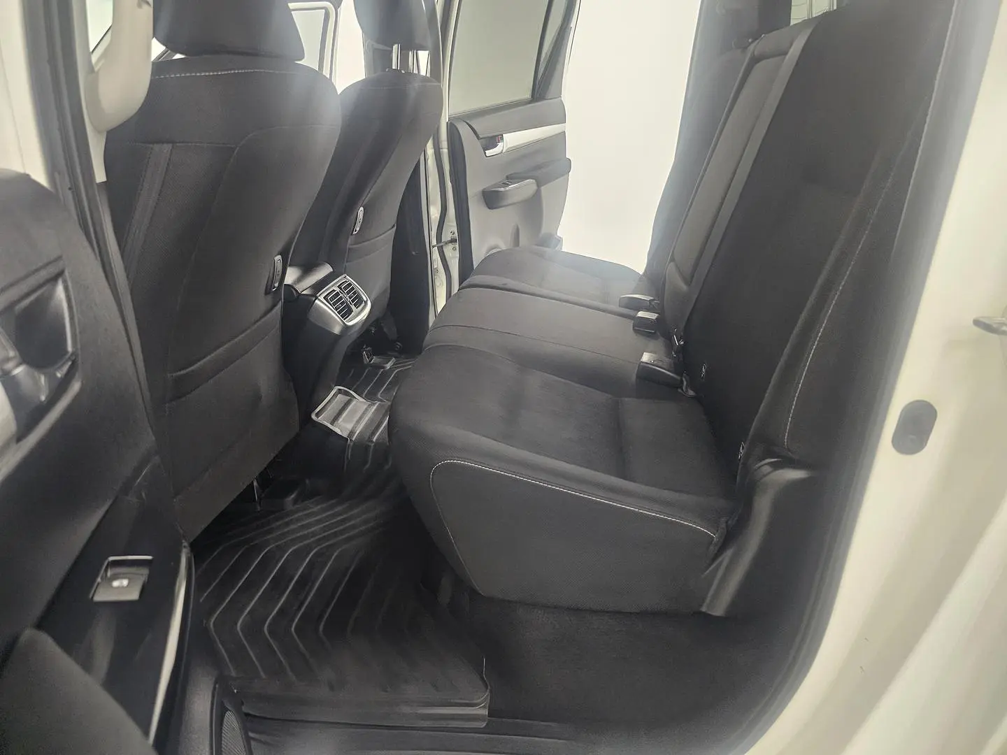 2021 Toyota Hilux Gallery Image 14