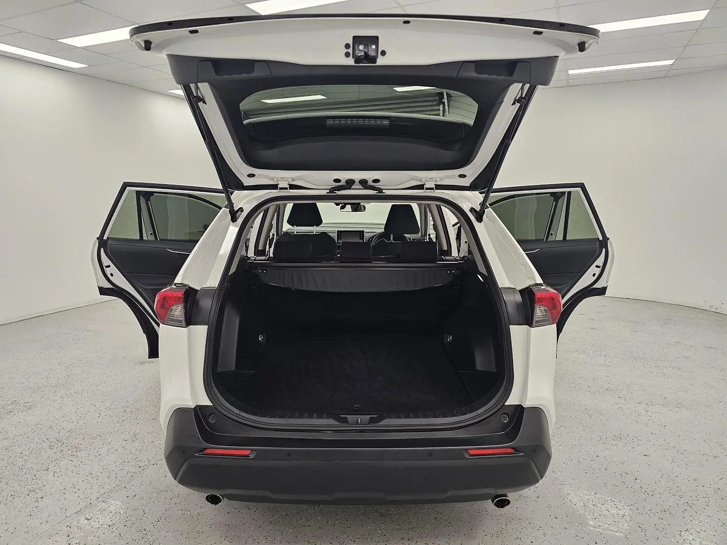 2022 Toyota RAV4 Gallery Image 17