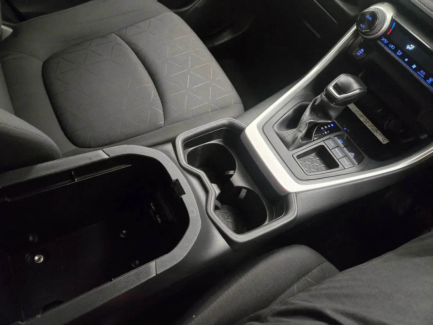 2021 Toyota RAV4 Gallery Image 31