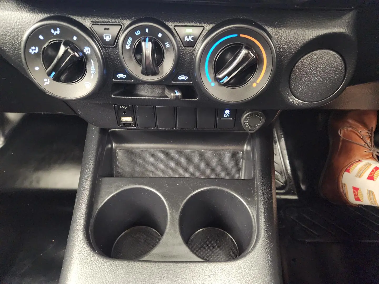 2022 Toyota Hilux Gallery Image 23