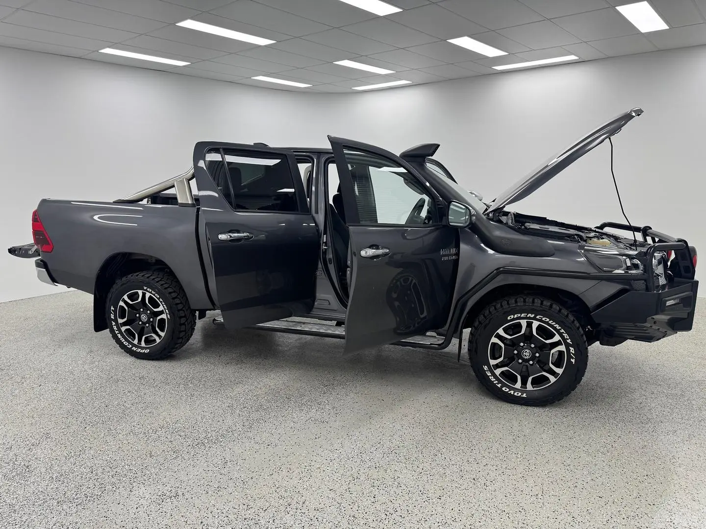 2022 Toyota Hilux Gallery Image 8