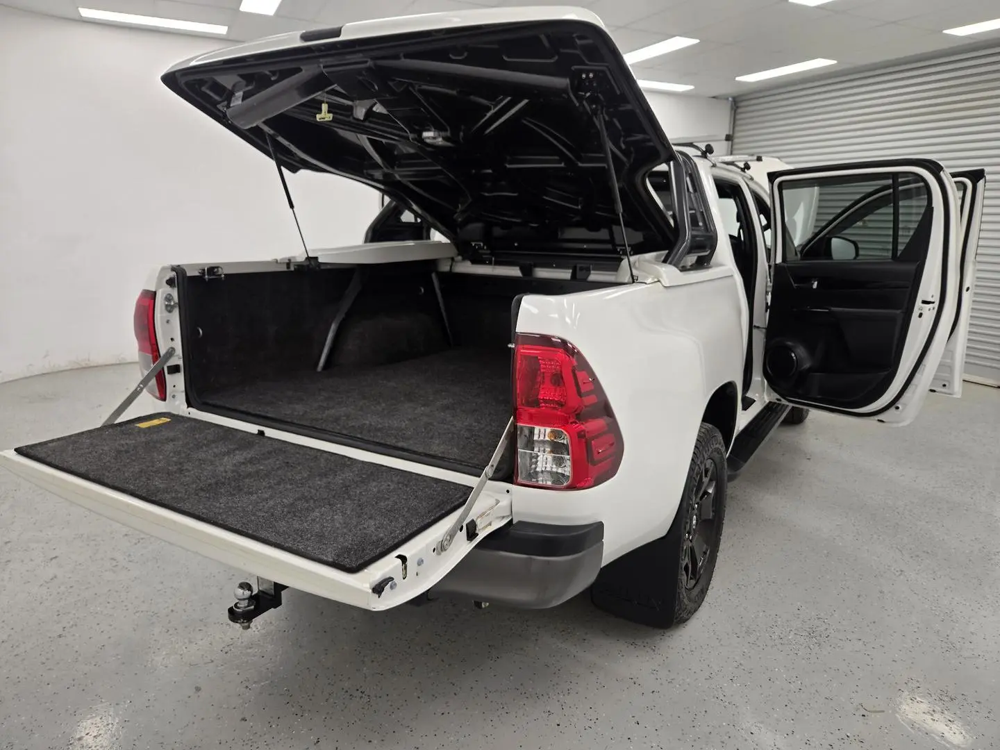 2019 Toyota Hilux Gallery Image 10