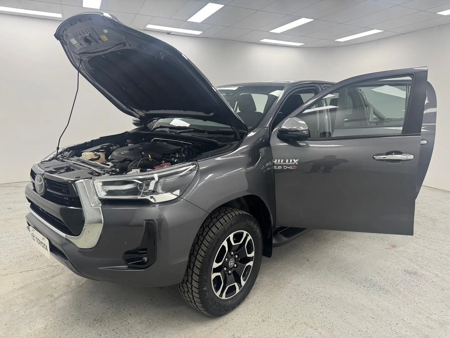 2023 Toyota Hilux Gallery Image 13