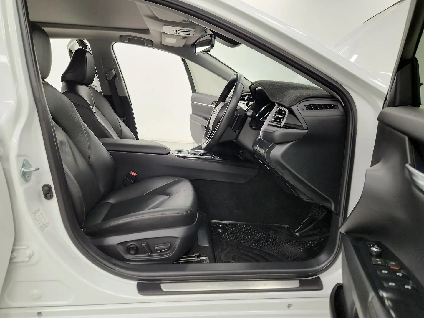 2020 Toyota Camry Gallery Image 22