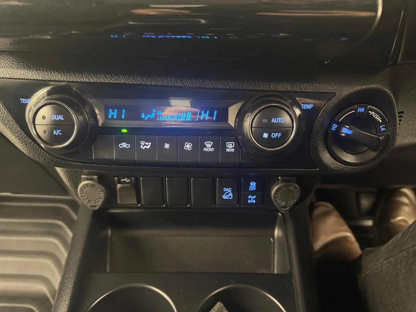 2023 Toyota Hilux Gallery Image 23