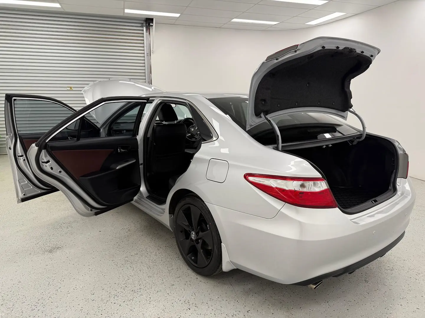 2015 Toyota Camry Gallery Image 13