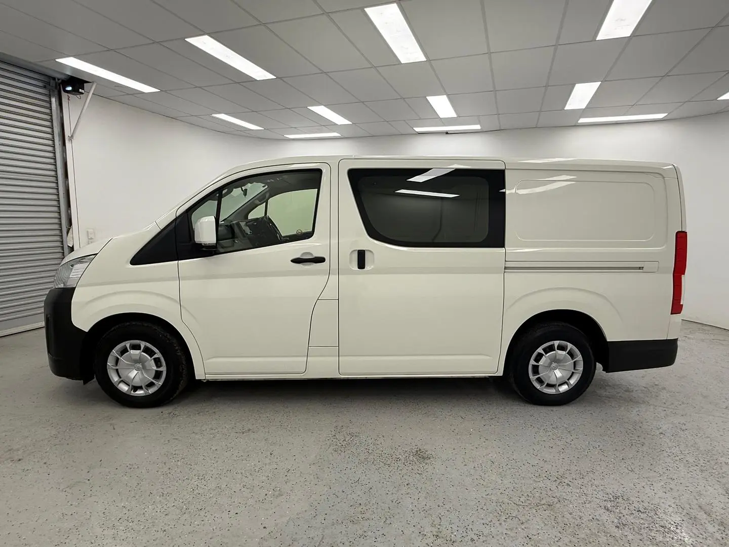 2022 Toyota Hiace Gallery Image 6