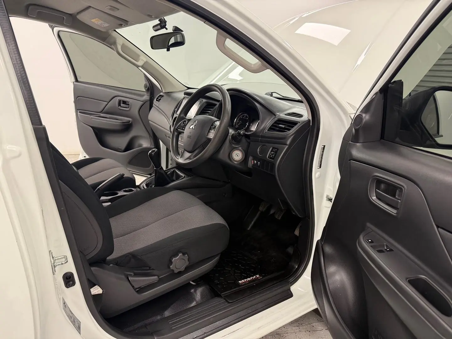 2022 Mitsubishi Triton Gallery Image 15