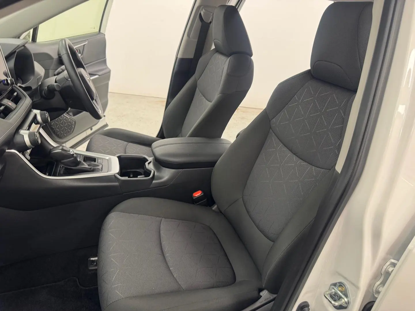 2024 Toyota RAV4 Gallery Image 29