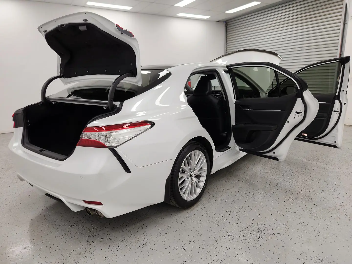 2020 Toyota Camry Gallery Image 10
