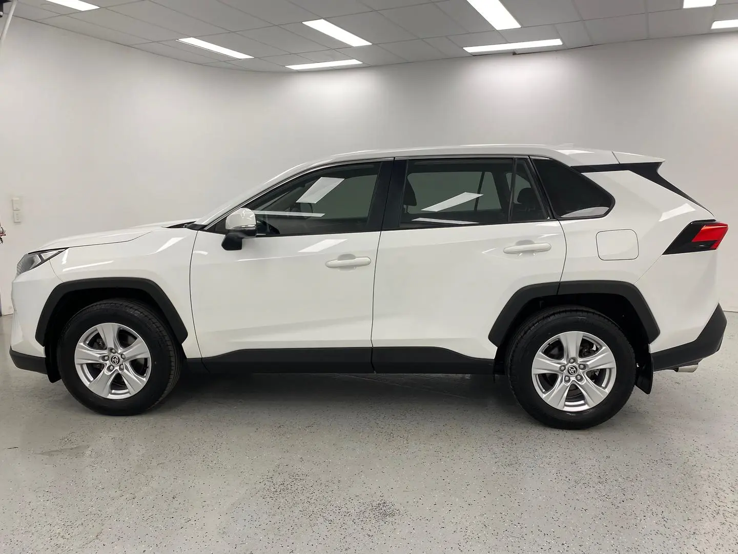 2019 Toyota RAV4 Image 6