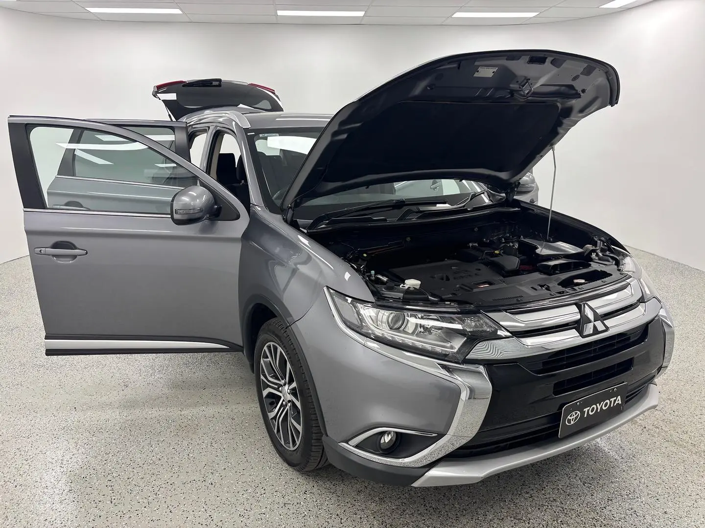 2017 Mitsubishi Outlander Gallery Image 8