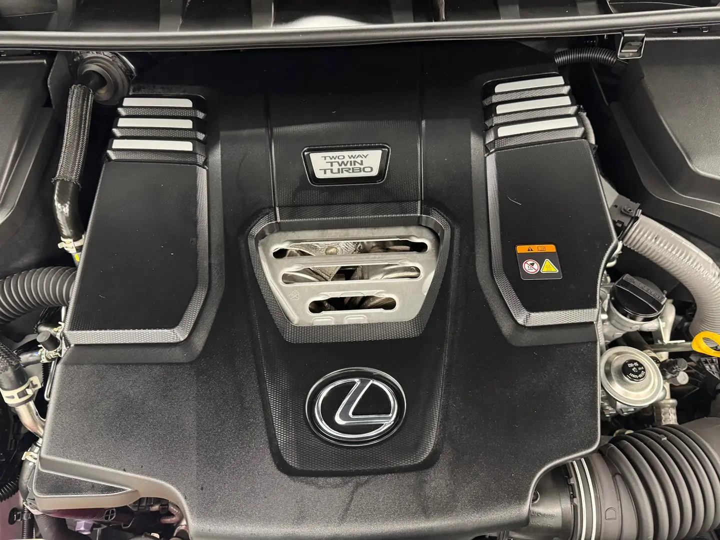 2022 Lexus LX Gallery Image 15