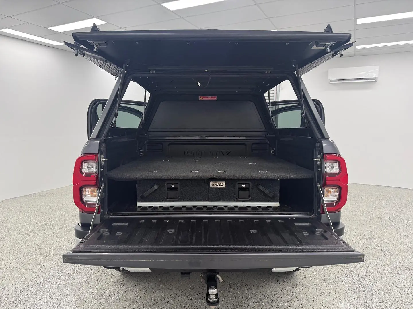 2022 Toyota Hilux Gallery Image 14