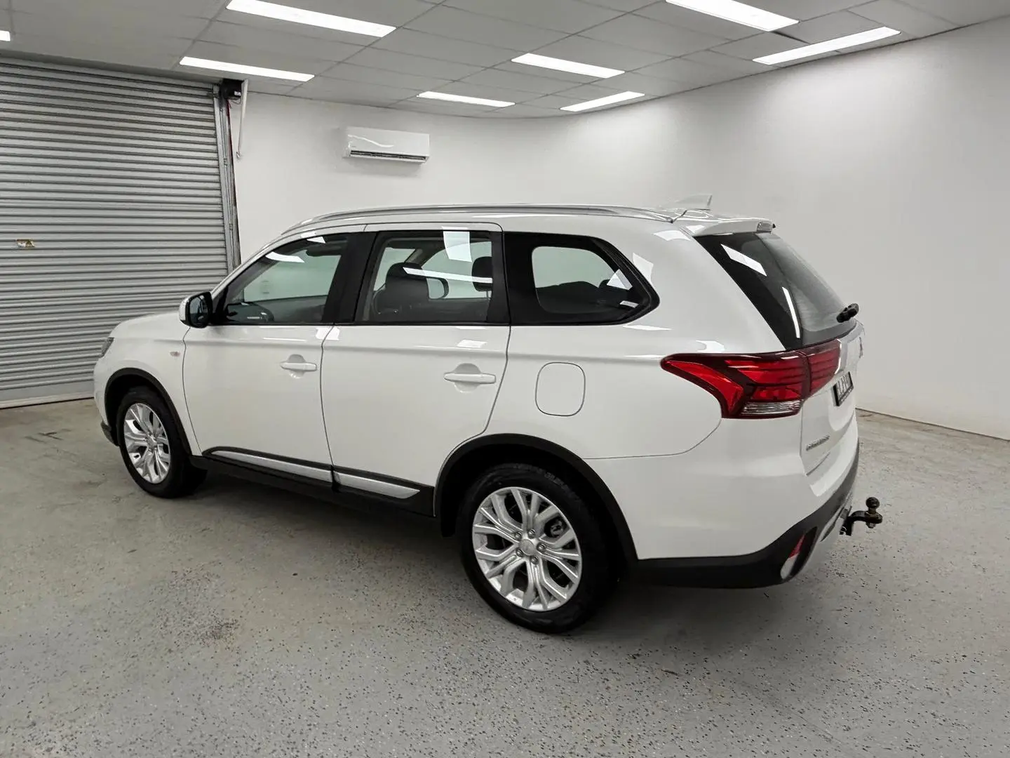 2020 Mitsubishi Outlander Gallery Image 5