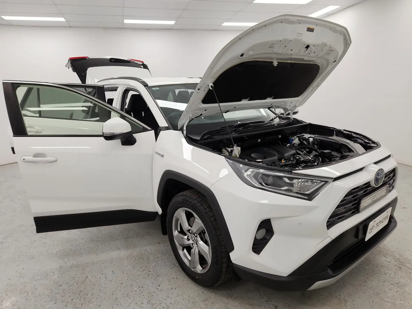 2020 Toyota RAV4 Gallery Image 8