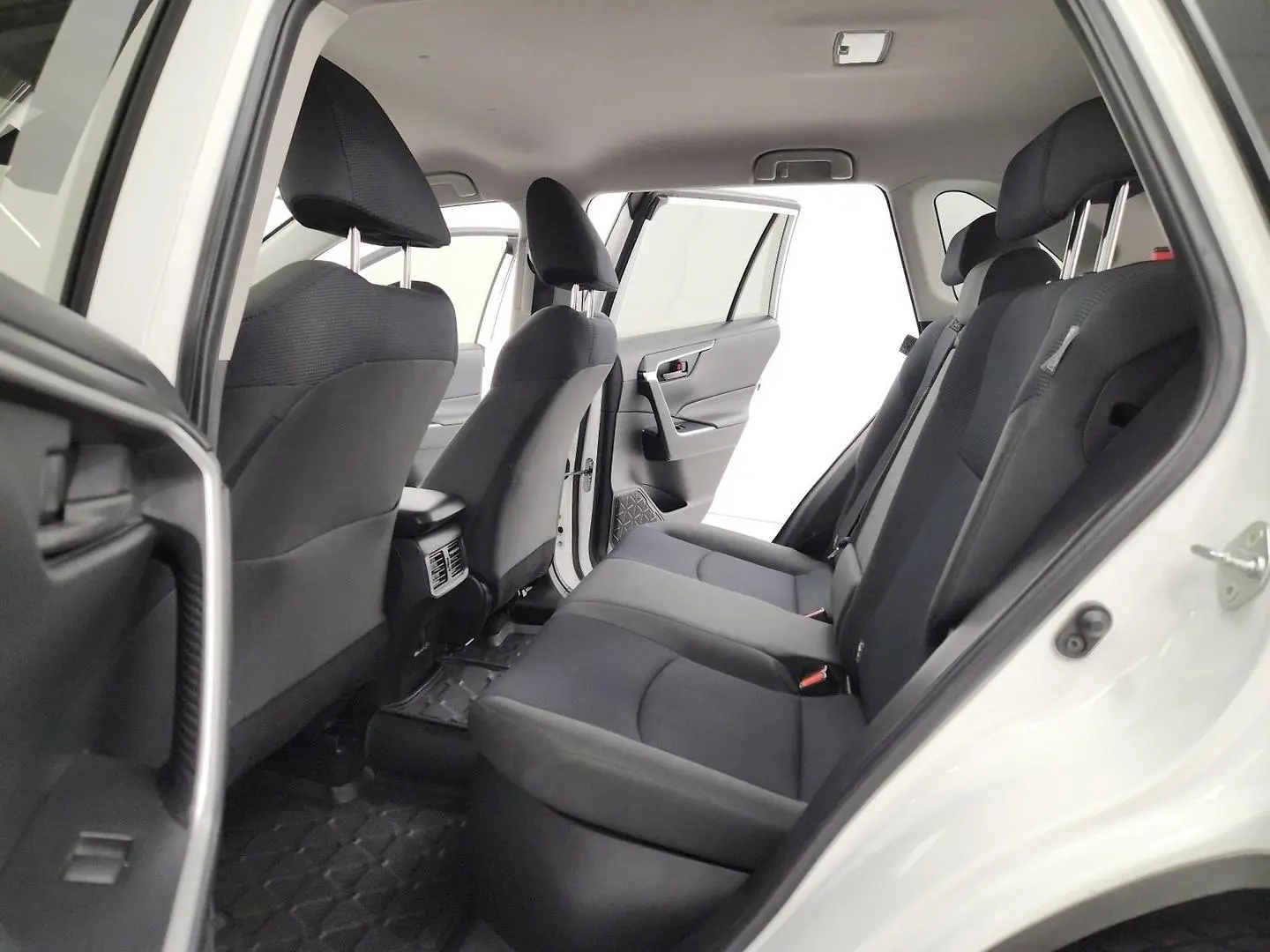 2019 Toyota RAV4 Gallery Image 27