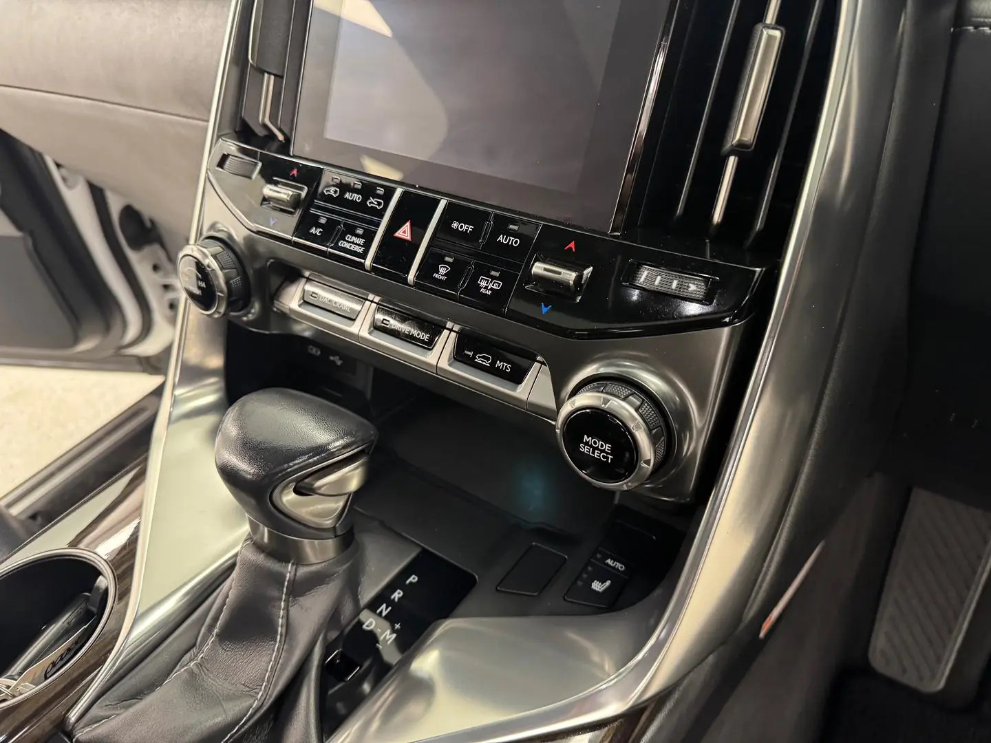 2022 Lexus LX Gallery Image 21
