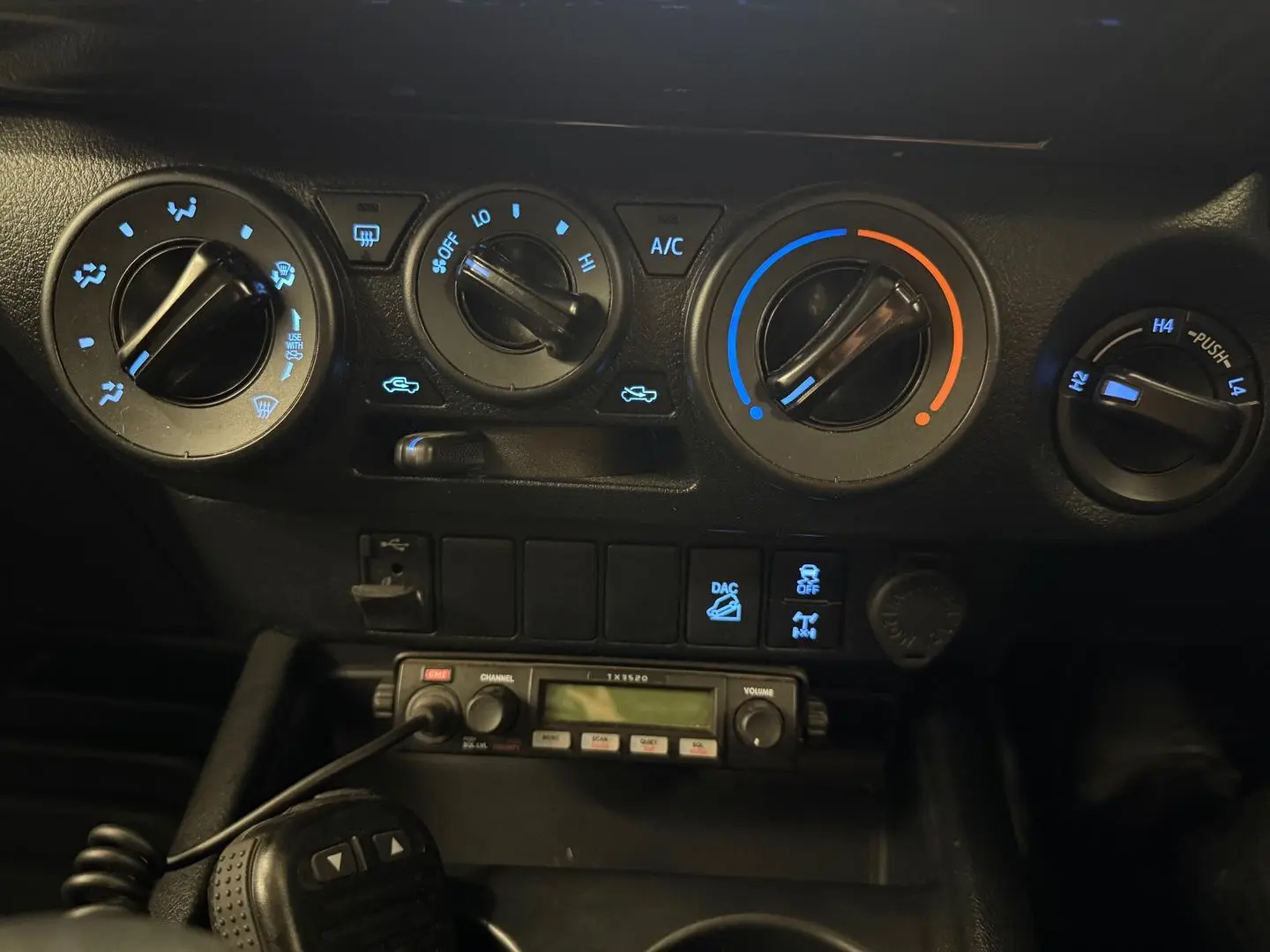 2020 Toyota Hilux Gallery Image 39